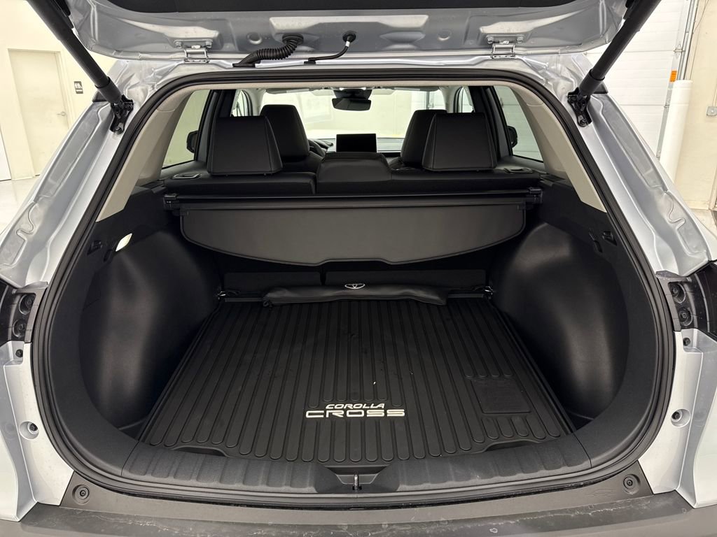 Used 2026 Toyota Corolla Cross XLE w/ Convenience Package image 26