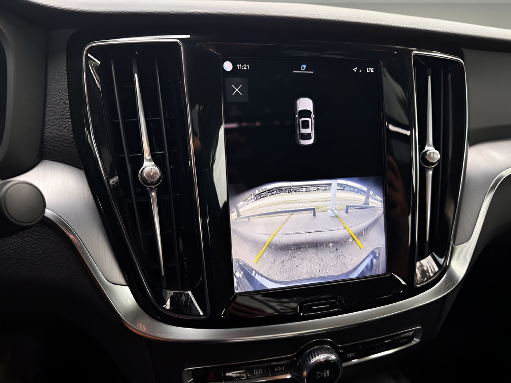 Used 2025 Volvo S60 B5 Core FWD image 8