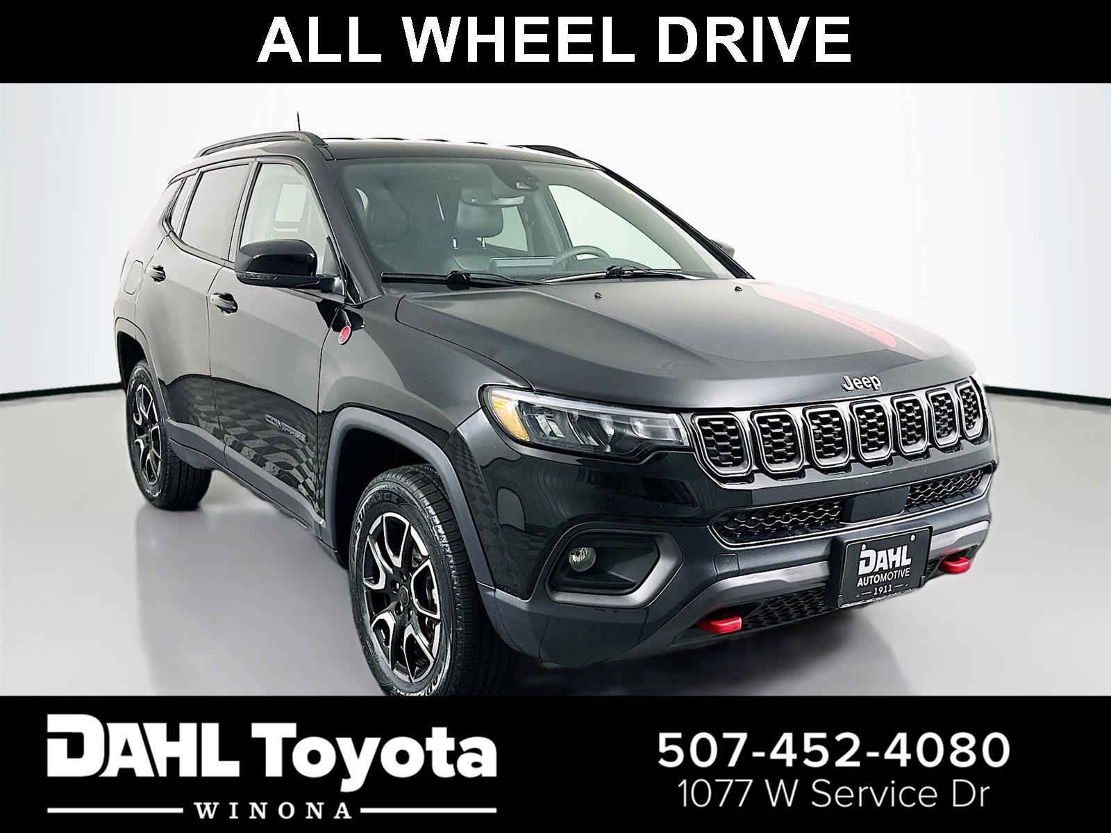 Used 2025 Jeep Compass Trailhawk AWD/4WD image 1