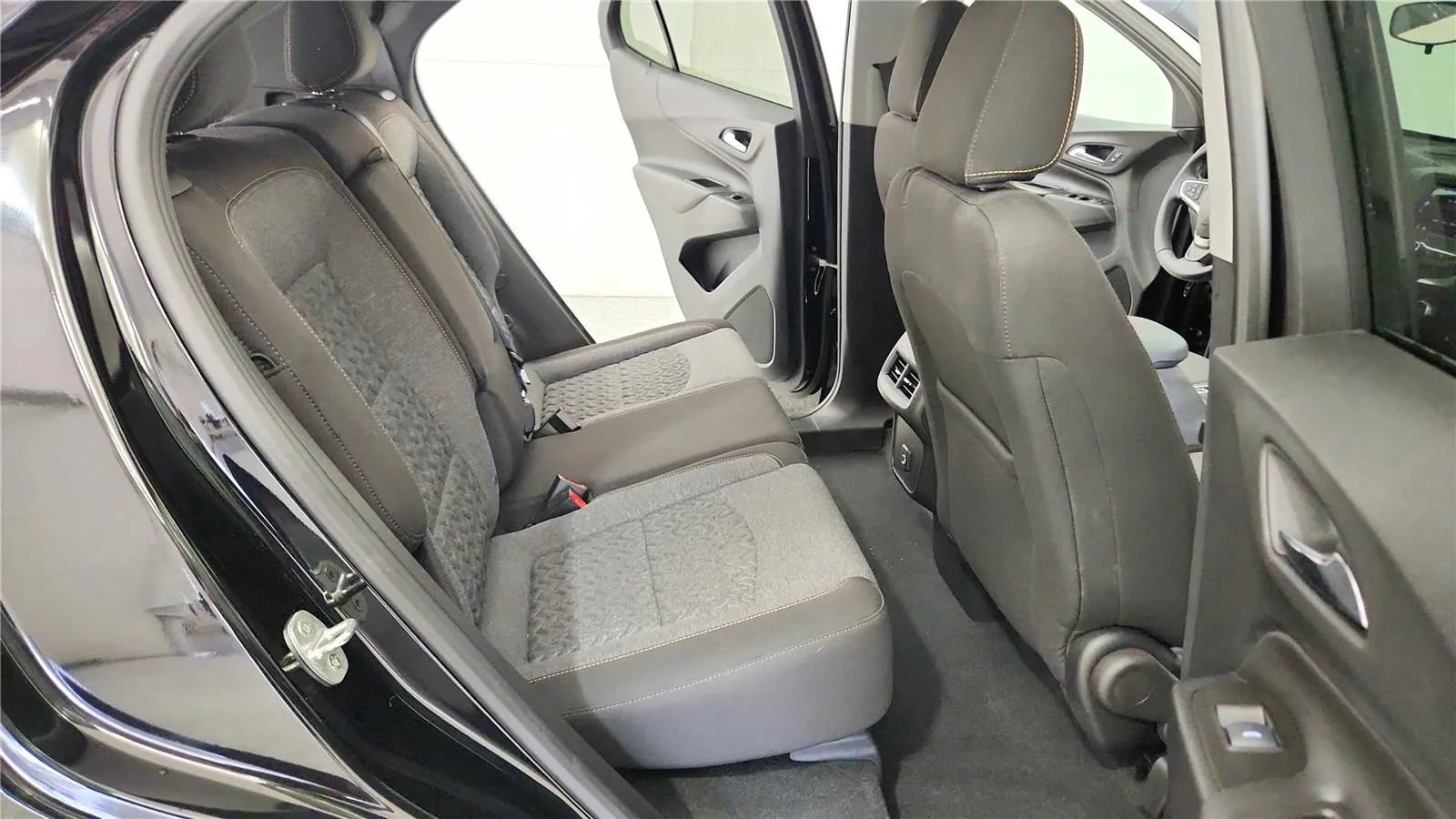 Used 2023 Chevrolet Equinox LT FWD image 38