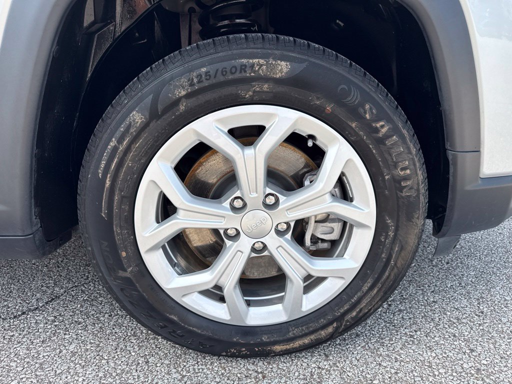 Used 2024 Jeep Compass Latitude AWD/4WD image 41
