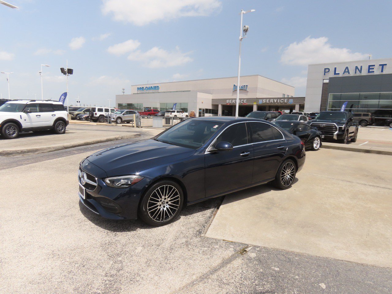 Used 2023 Mercedes-Benz C 300 4MATIC Sedan image 2