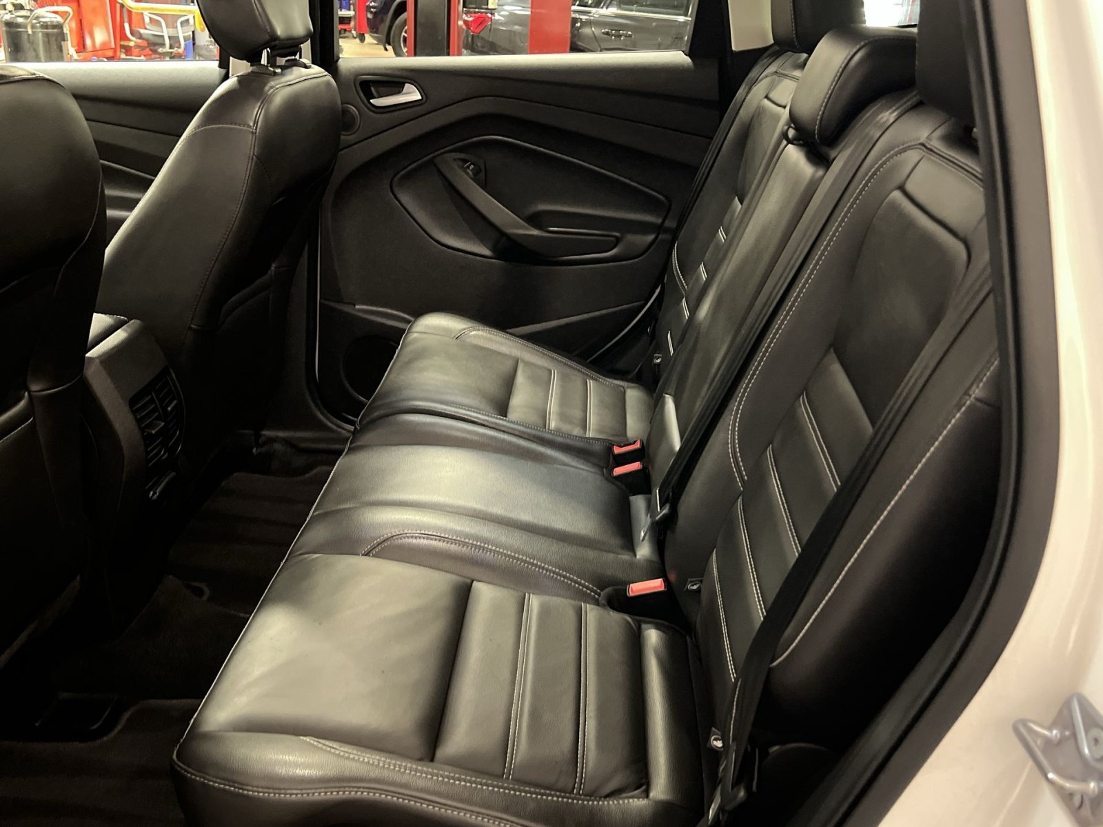 Used 2019 Ford Escape Titanium AWD/4WD image 22