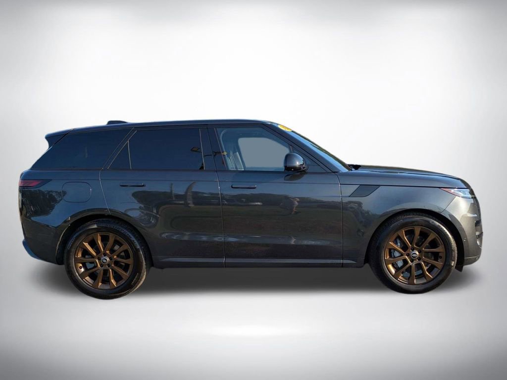 Used 2024 Land Rover Range Rover Sport SE AWD/4WD image 3