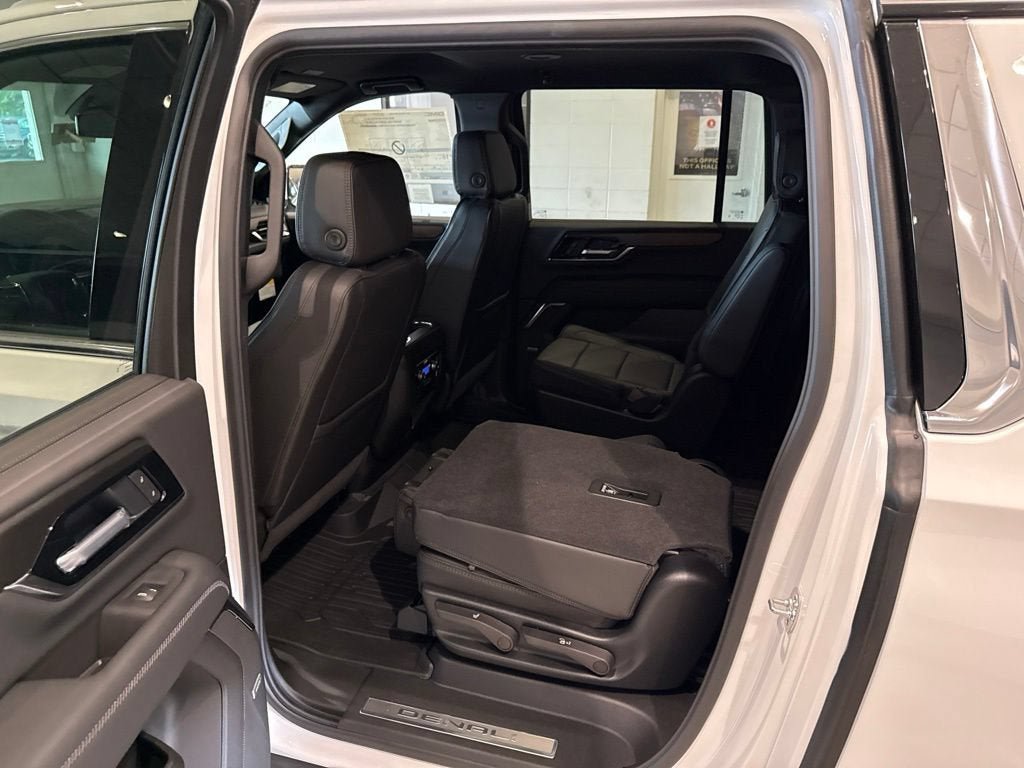 New 2026 GMC Yukon XL Denali w/ LPO, Floor Liner Package AWD/4WD image 20