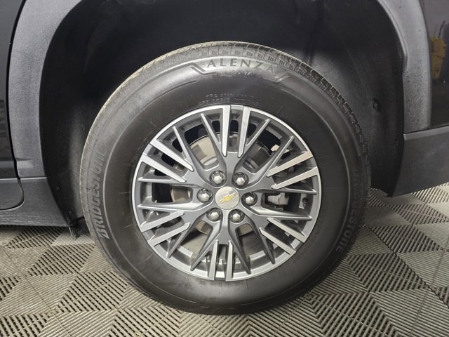 Used 2025 Chevrolet Traverse LT image 19