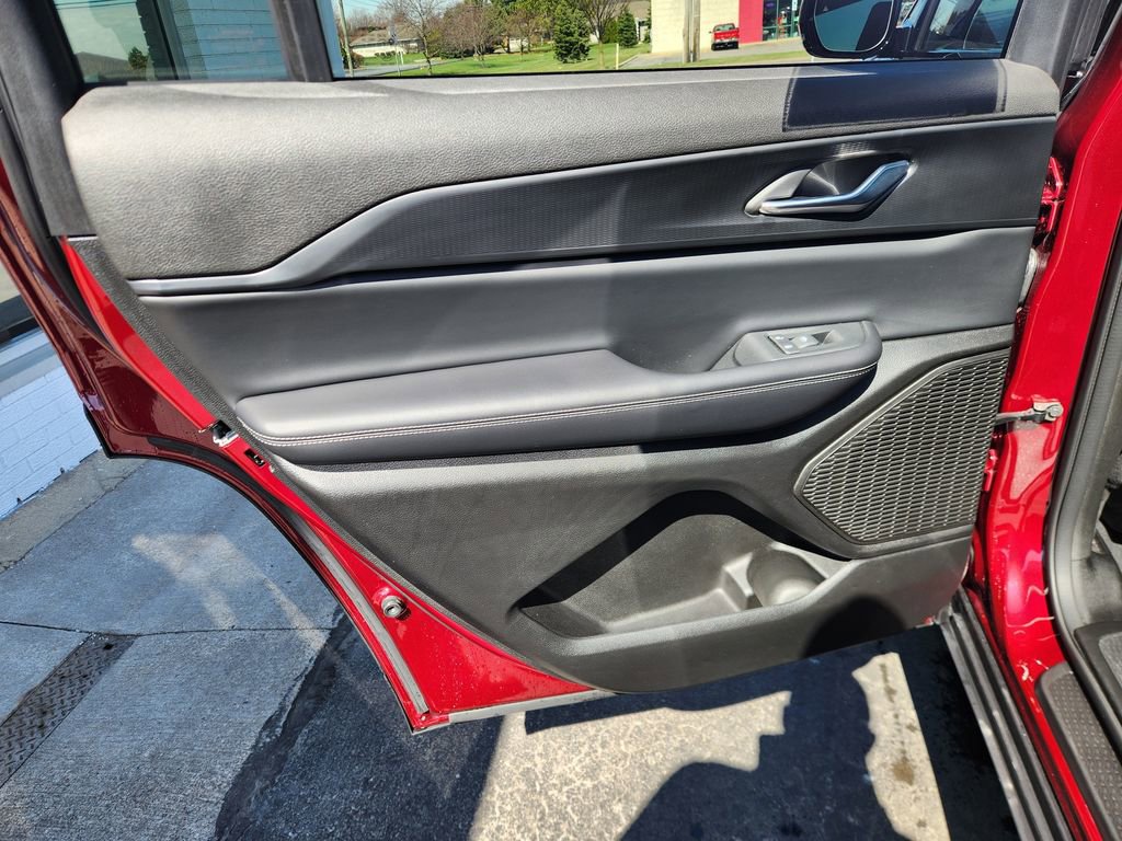 Used 2024 Jeep Grand Cherokee L Altitude image 21