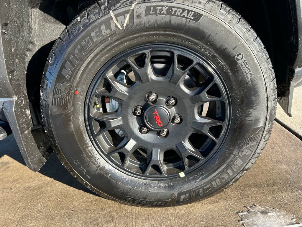 Used 2025 Toyota 4Runner TRD Off-Road Premium image 31