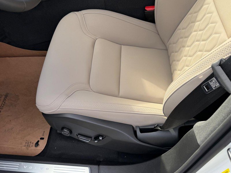 New 2026 Volvo XC90 B6 Core image 12