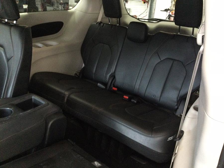 Used 2019 Chrysler Pacifica Touring-L image 22