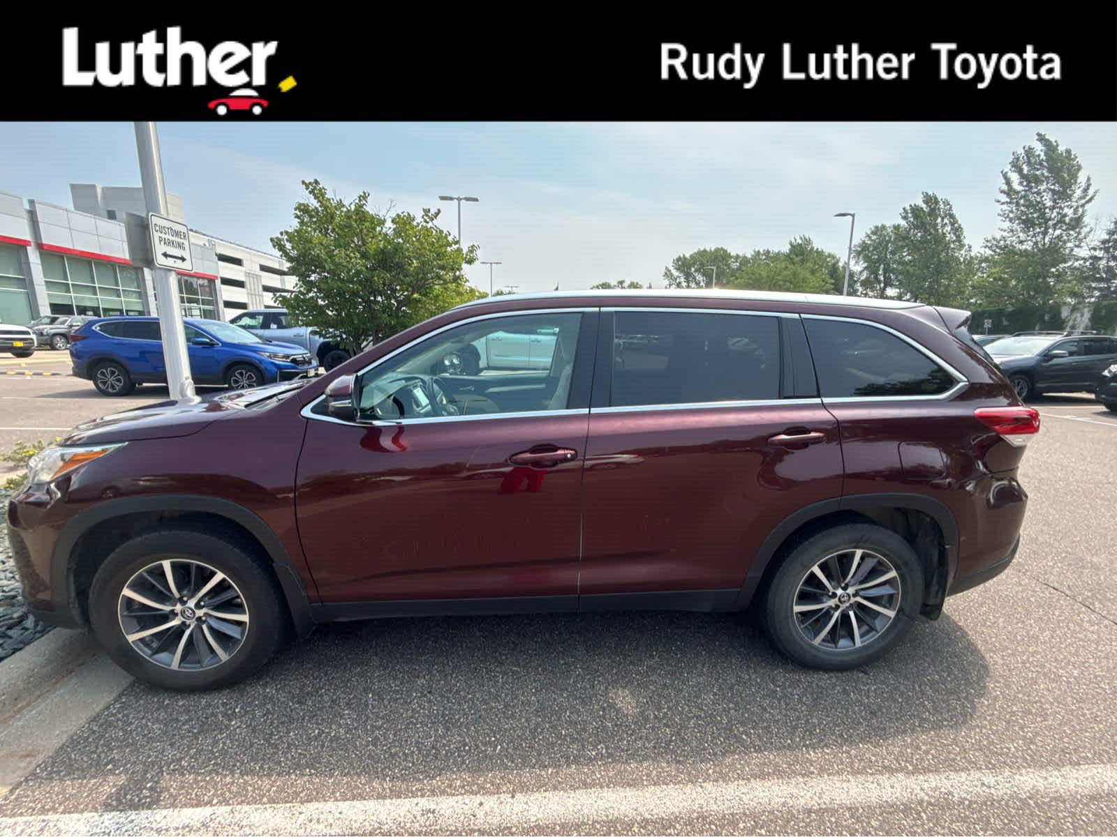 Used 2019 Toyota Highlander XLE AWD/4WD image 1
