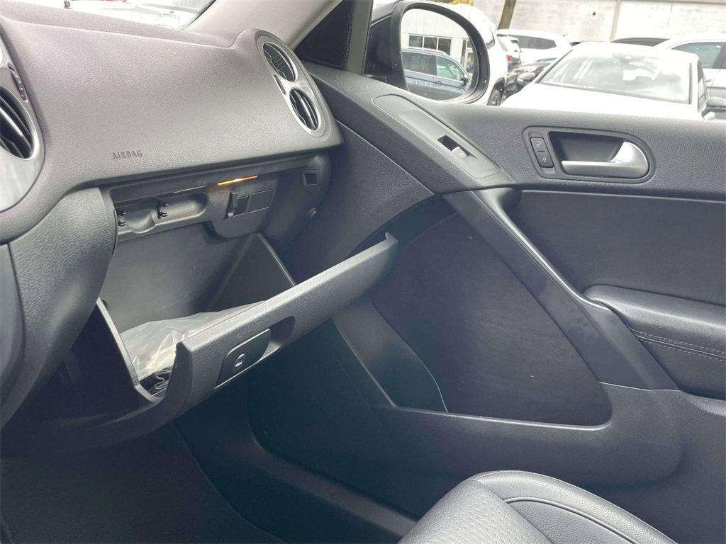 Used 2017 Volkswagen Tiguan Wolfsburg Edition image 34
