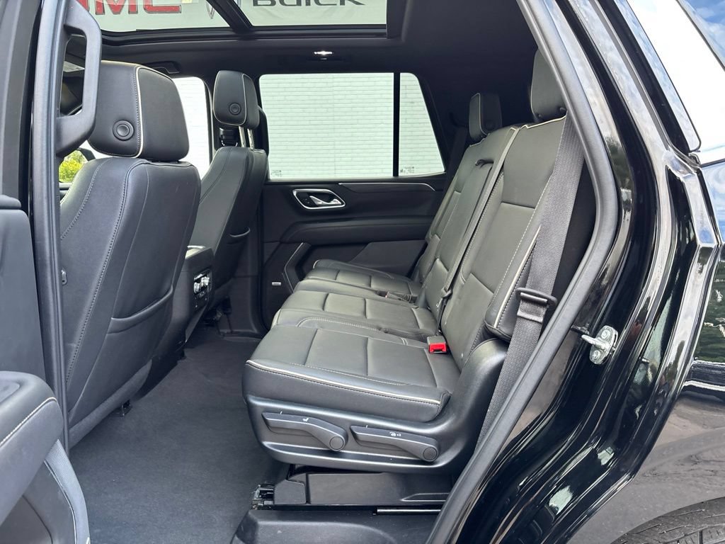 Used 2023 GMC Yukon SLT w/ SLT Luxury Package AWD/4WD image 11