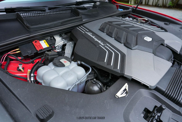 Used 2019 Lamborghini Urus image 17