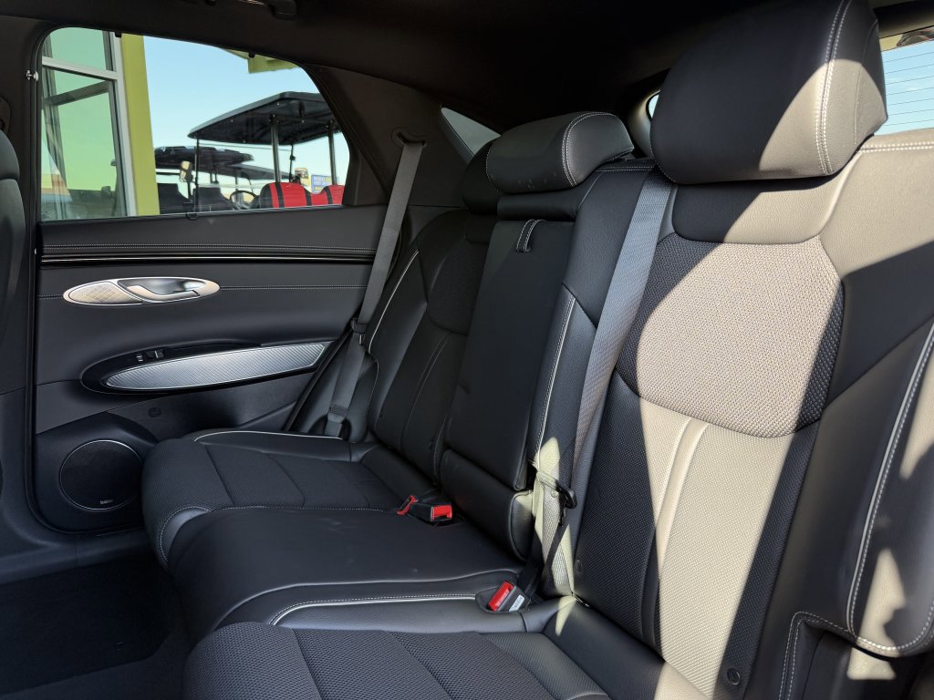 Used 2025 Genesis GV70 2.5T w/ Sport Prestige Package image 36