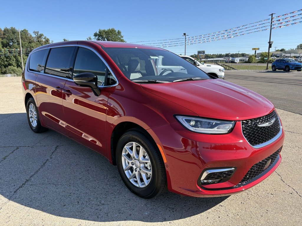 New 2026 Chrysler Pacifica Select image 7