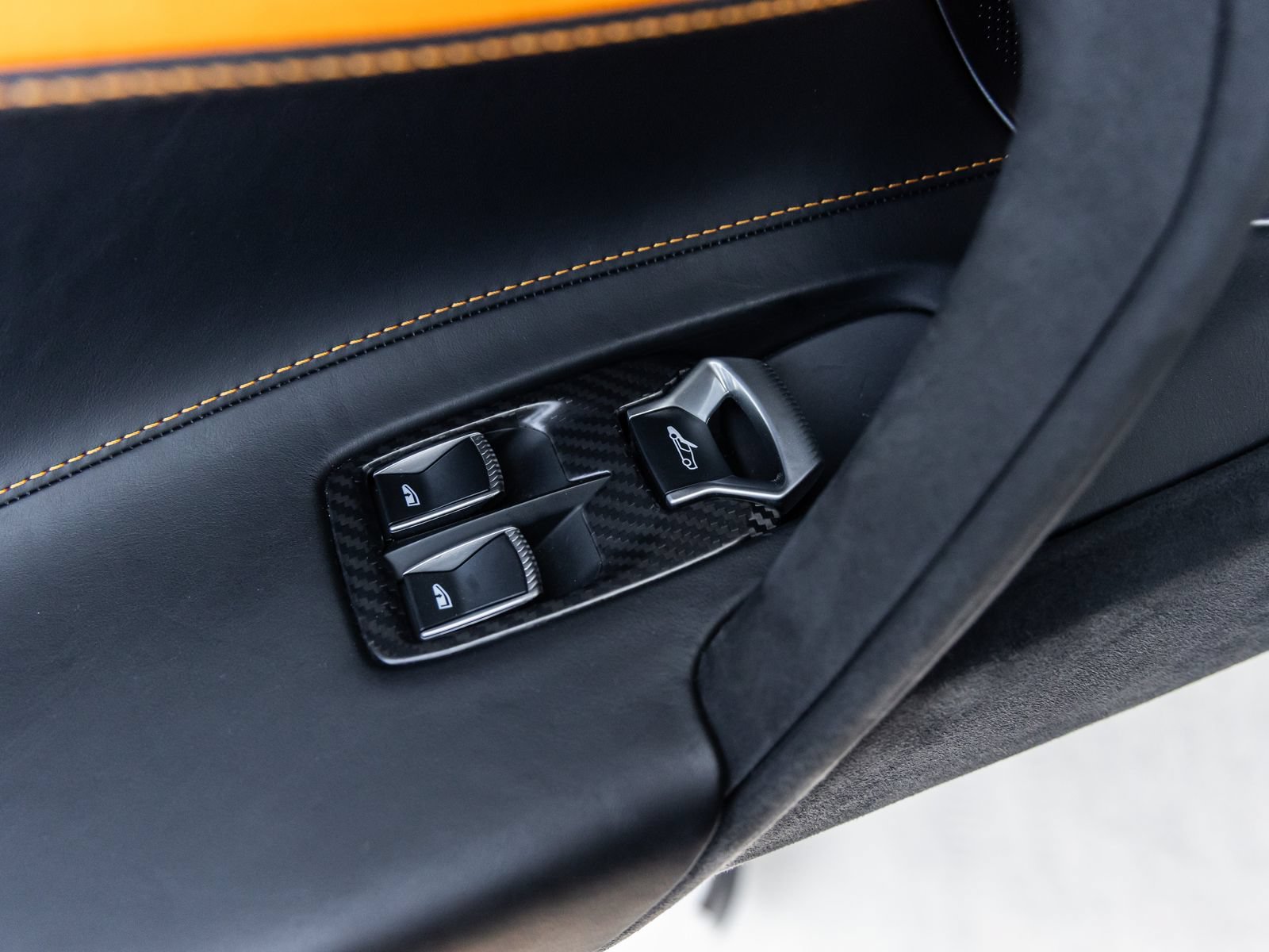 Used 2024 McLaren 750S Spider RWD image 21