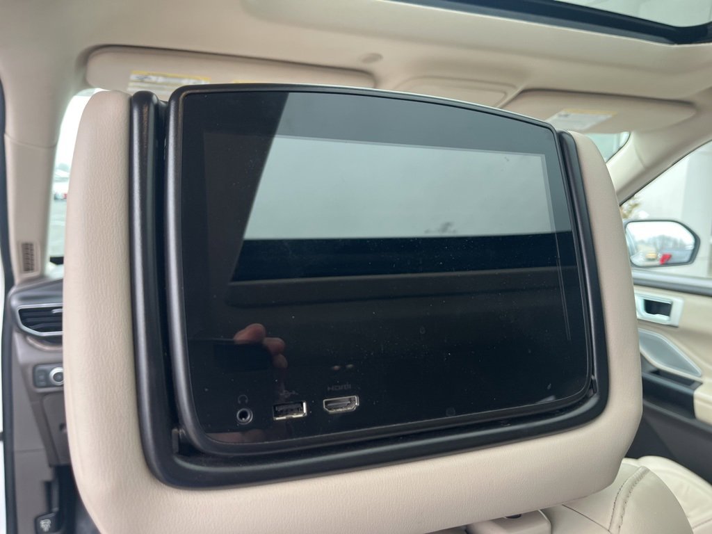 Used 2020 Ford Explorer Platinum w/ Premium Technology Package image 17