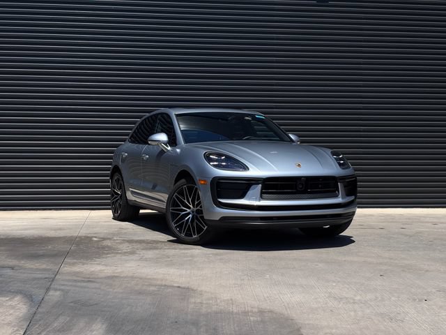 Certified 2026 Porsche Macan AWD/4WD image 9