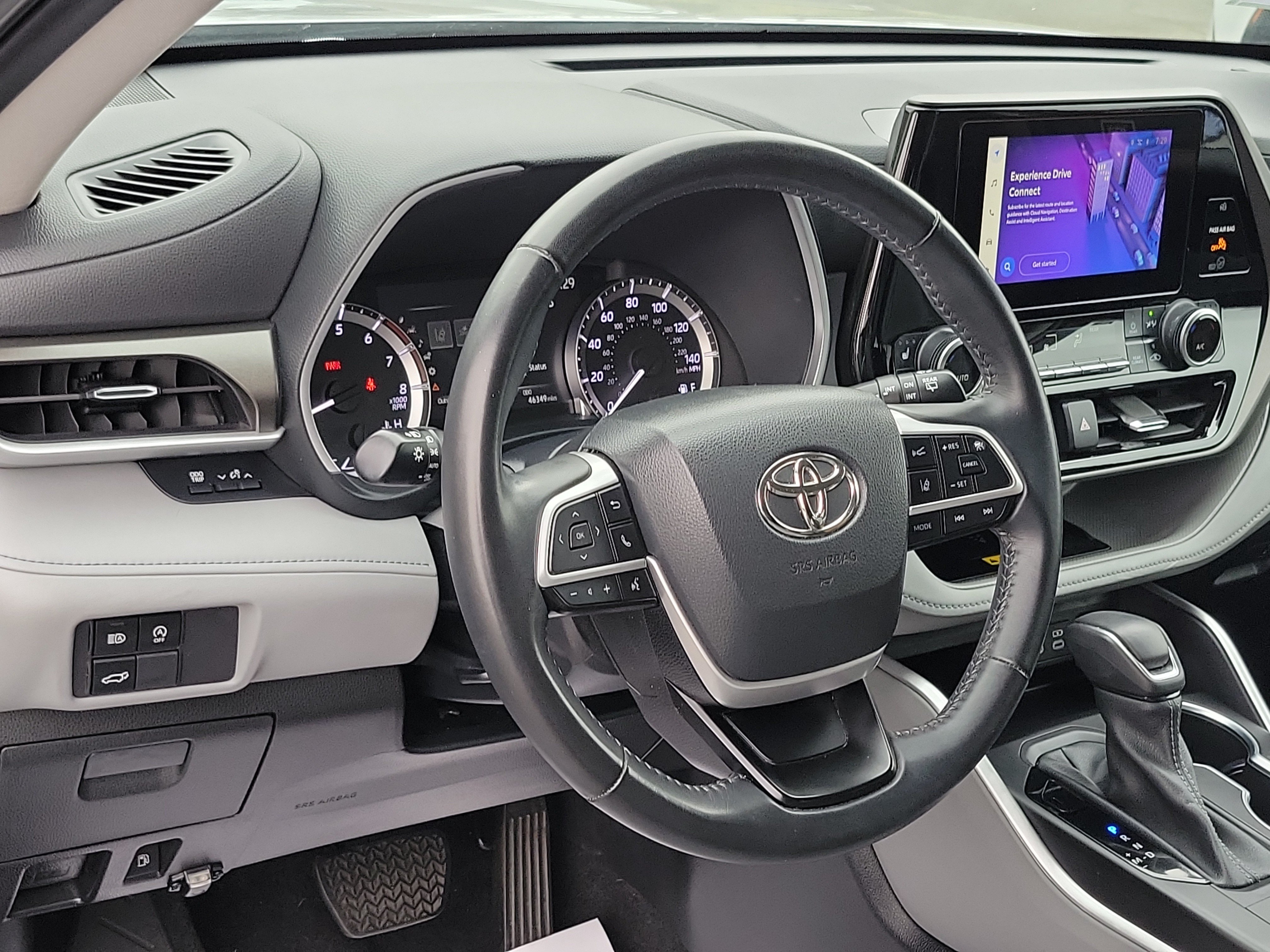 Used 2023 Toyota Highlander XLE FWD image 11
