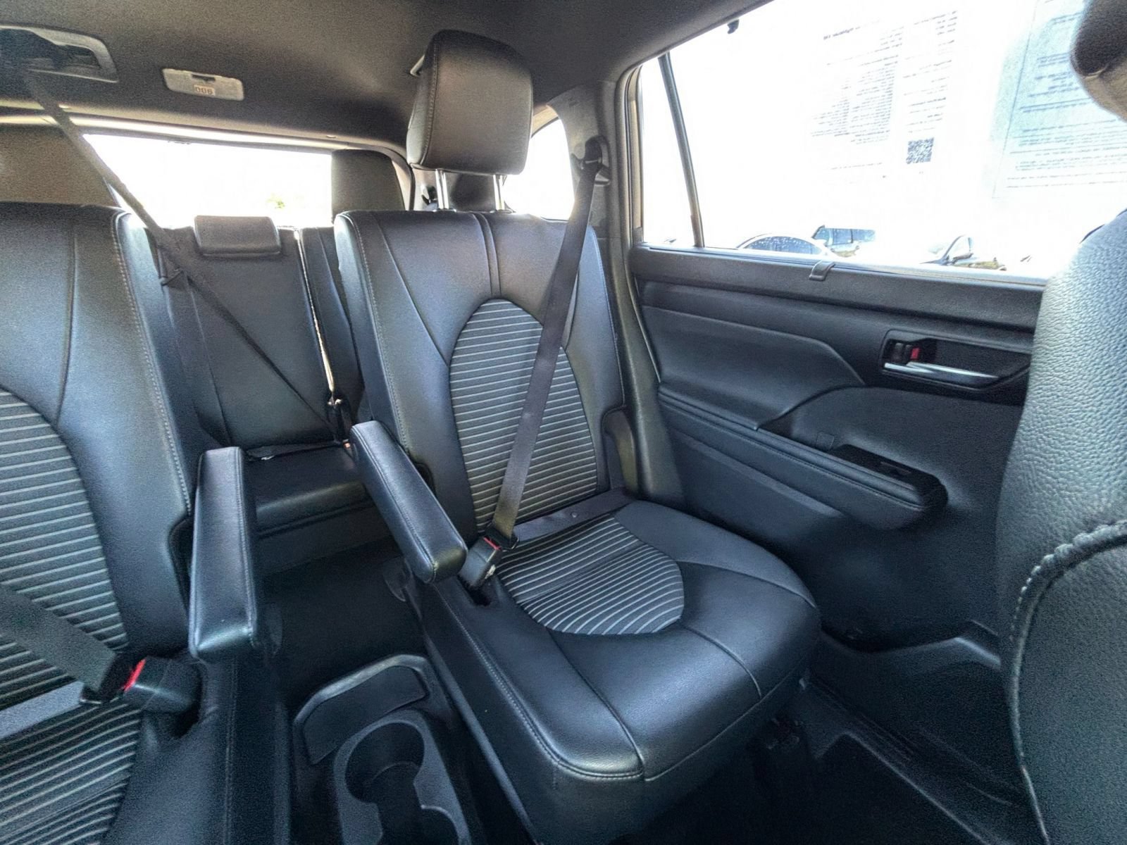 Used 2025 Toyota Highlander XSE AWD/4WD image 40