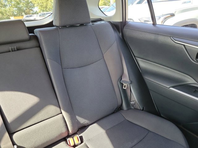 Used 2019 Toyota RAV4 LE image 6