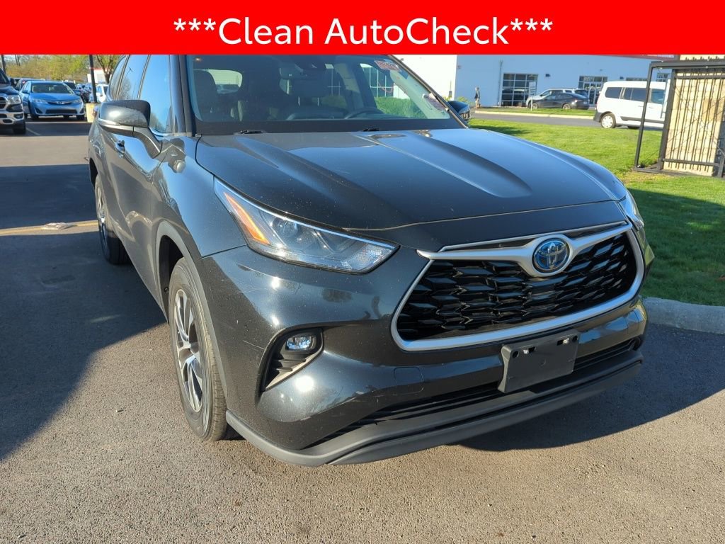 Used 2022 Toyota Highlander XLE image 3