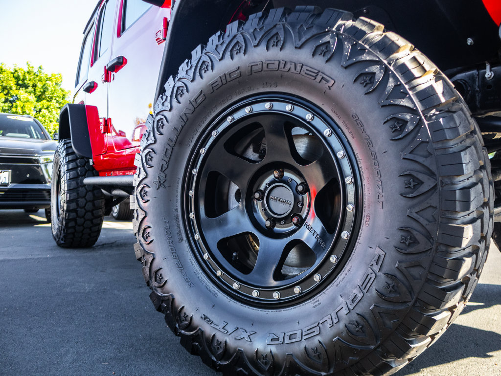 Used 2018 Jeep Wrangler Unlimited Sport S AWD/4WD image 3