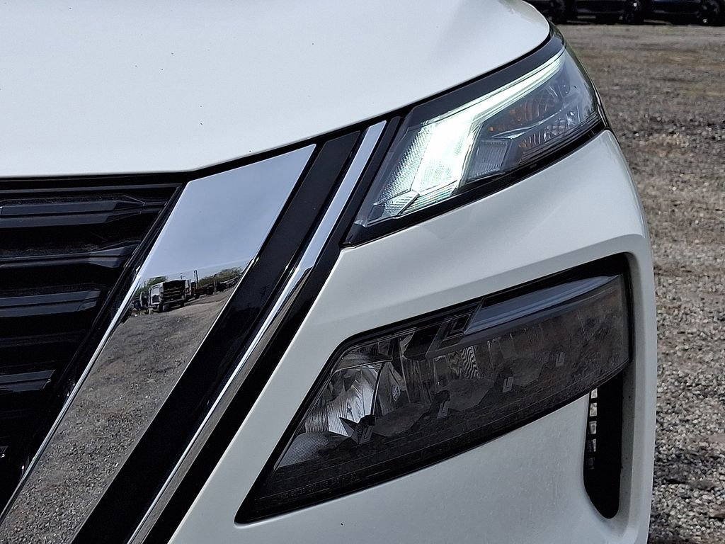 Used 2023 Nissan Rogue S AWD/4WD image 9
