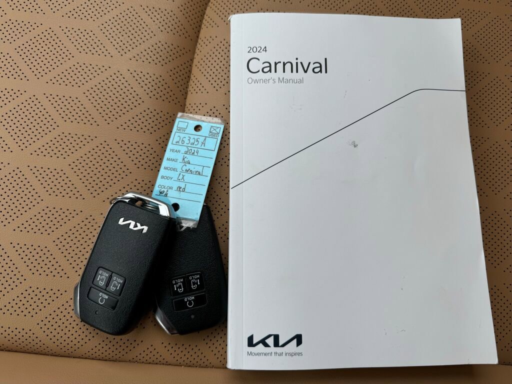 Used 2024 Kia Carnival LX image 33