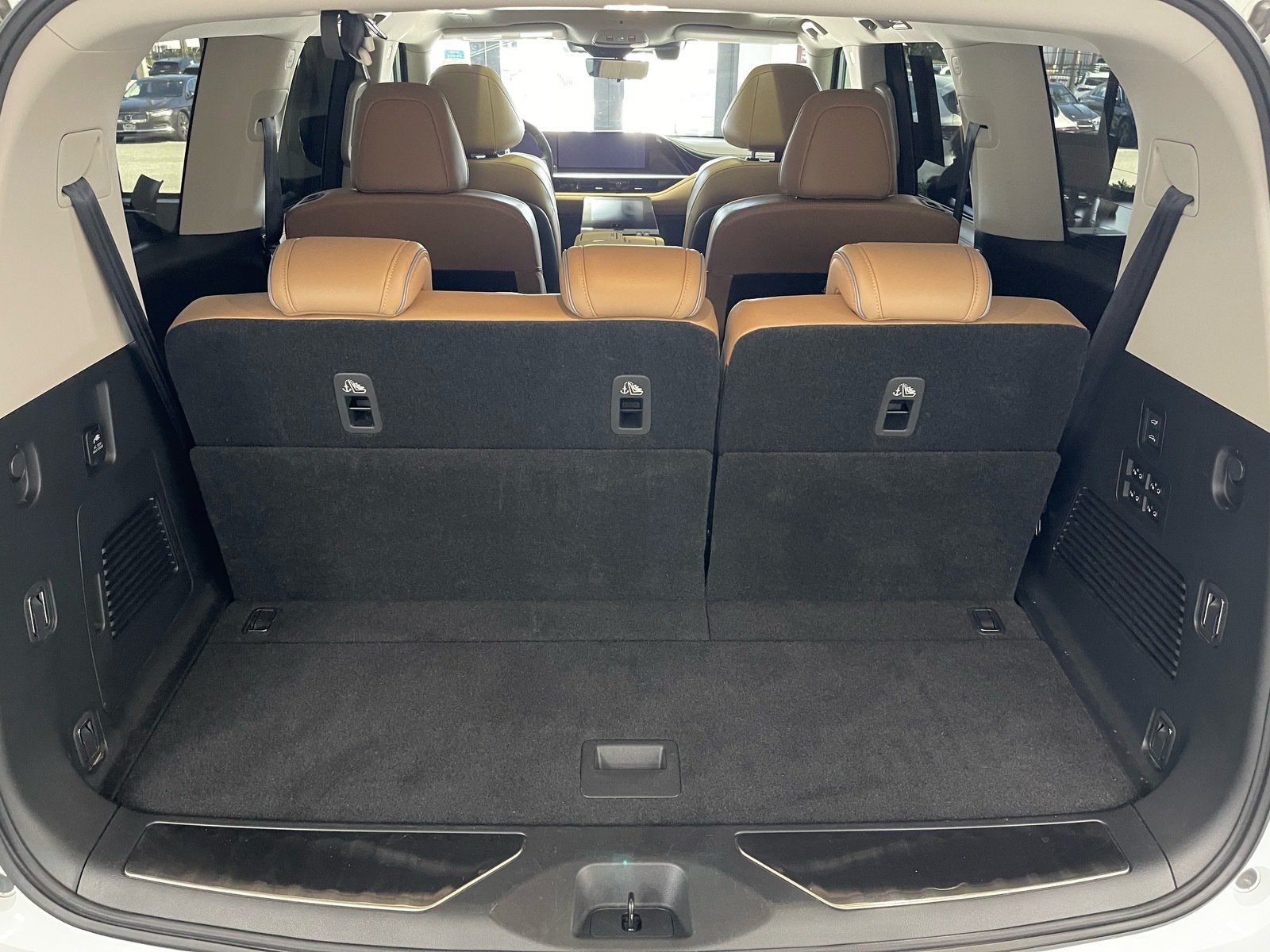 Used 2025 INFINITI QX80 Sensory AWD/4WD image 36