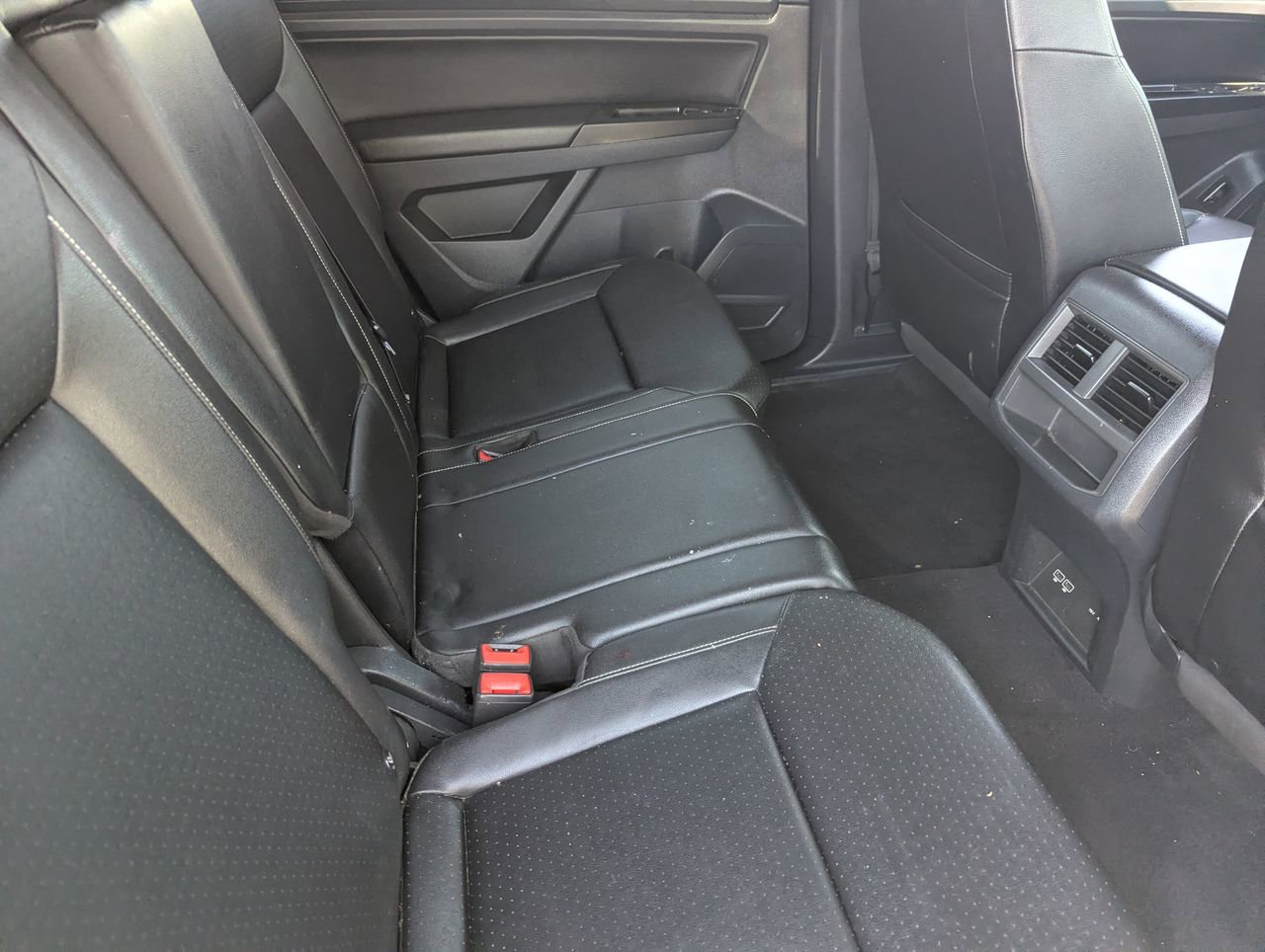 Used 2020 Volkswagen Atlas Cross Sport SE w/ Panoramic Sunroof Package image 15