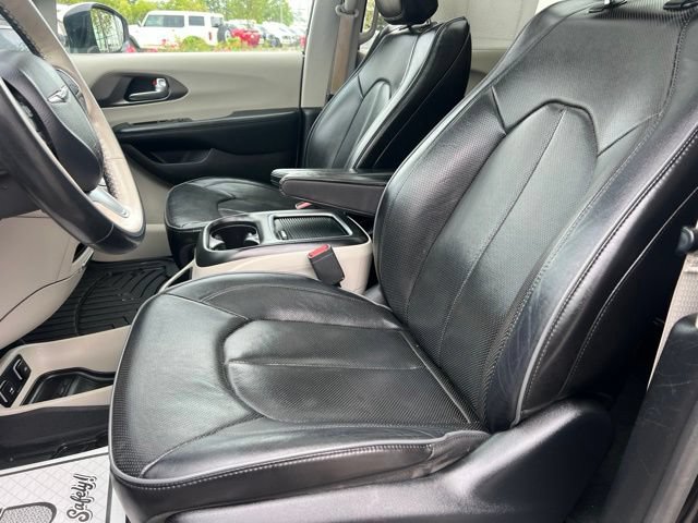 Used 2019 Chrysler Pacifica Limited FWD image 28