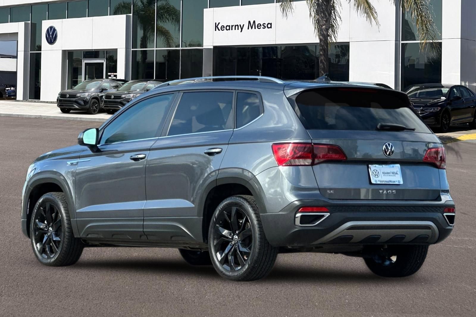 Used 2023 Volkswagen Taos SE w/ Black Wheel Package FWD image 6