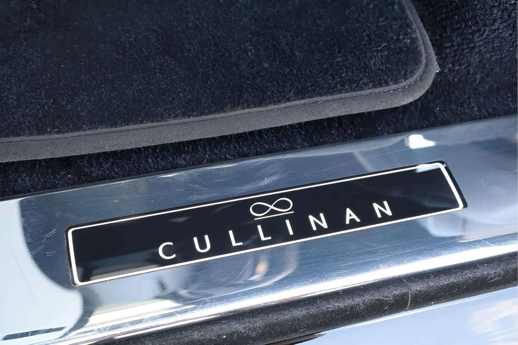 Certified 2024 Rolls-Royce Cullinan Black Badge AWD/4WD image 17