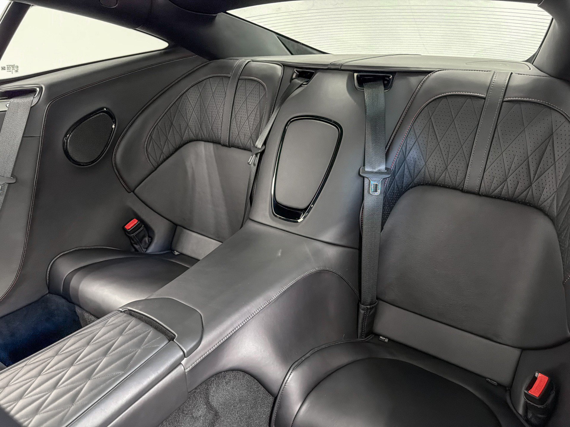 Used 2025 Aston Martin DB12 Coupe RWD image 16