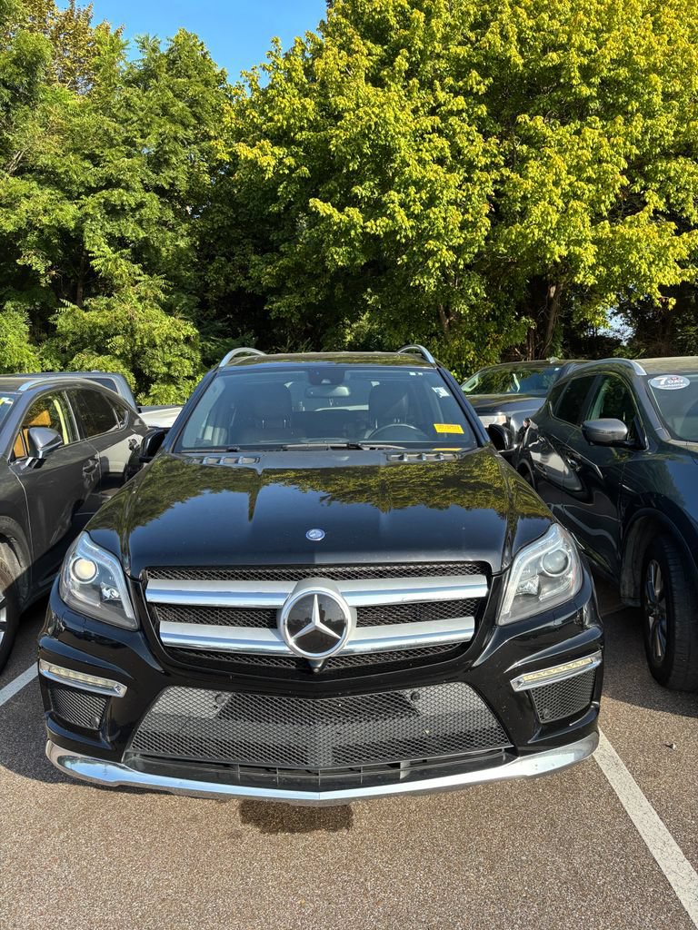Used 2016 Mercedes-Benz GL 550 4MATIC image 2