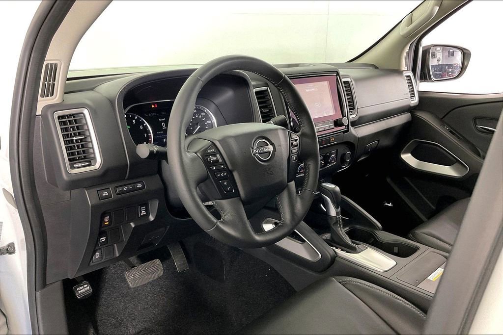 Used 2024 Nissan Frontier SL w/ Technology Package image 18