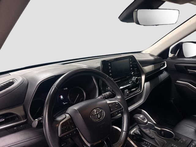 Used 2020 Toyota Highlander XLE AWD/4WD image 8