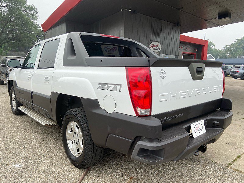 Used 2003 Chevrolet Avalanche 4x4 w/ Suspension Package, Off-Road image 3