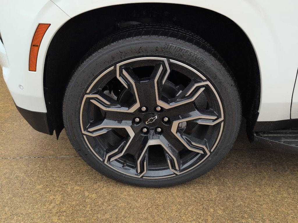 New 2026 Chevrolet Suburban RST w/ RST Capability Package AWD/4WD image 3