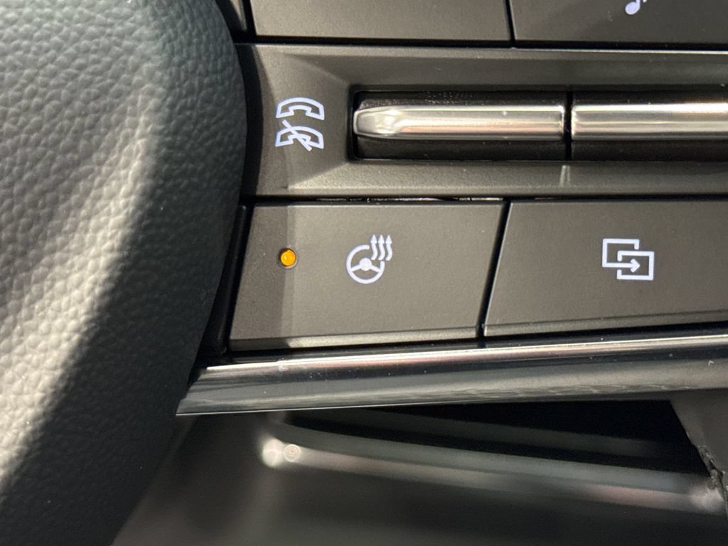 New 2026 Chevrolet Equinox LT w/ Convenience Package II FWD image 3