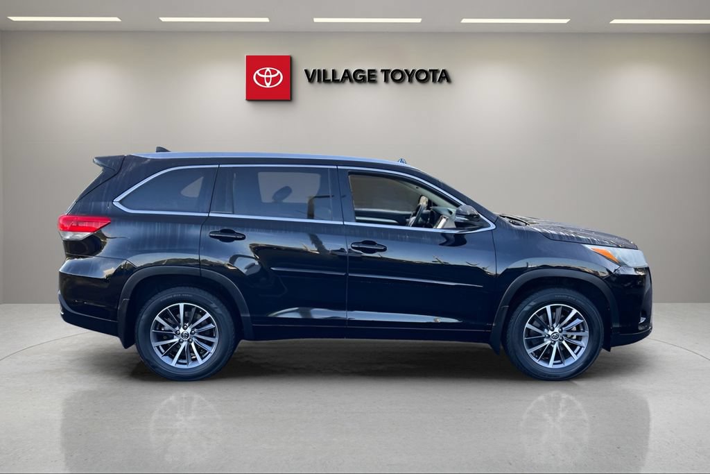 Certified 2017 Toyota Highlander XLE FWD image 6