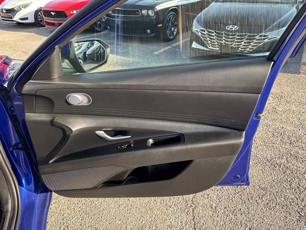 Used 2024 Hyundai Elantra SE image 14