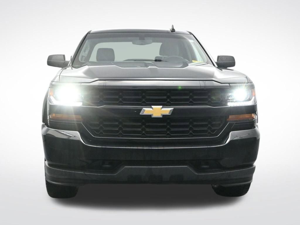 Used 2017 Chevrolet Silverado 1500 Custom w/ Custom Convenience Package AWD/4WD image 2