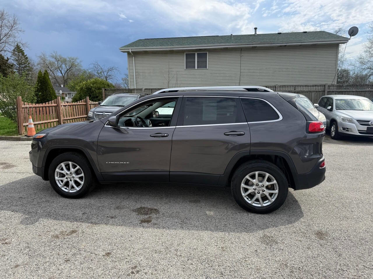 Used 2015 Jeep Cherokee Latitude w/ Comfort/Convenience Group image 5