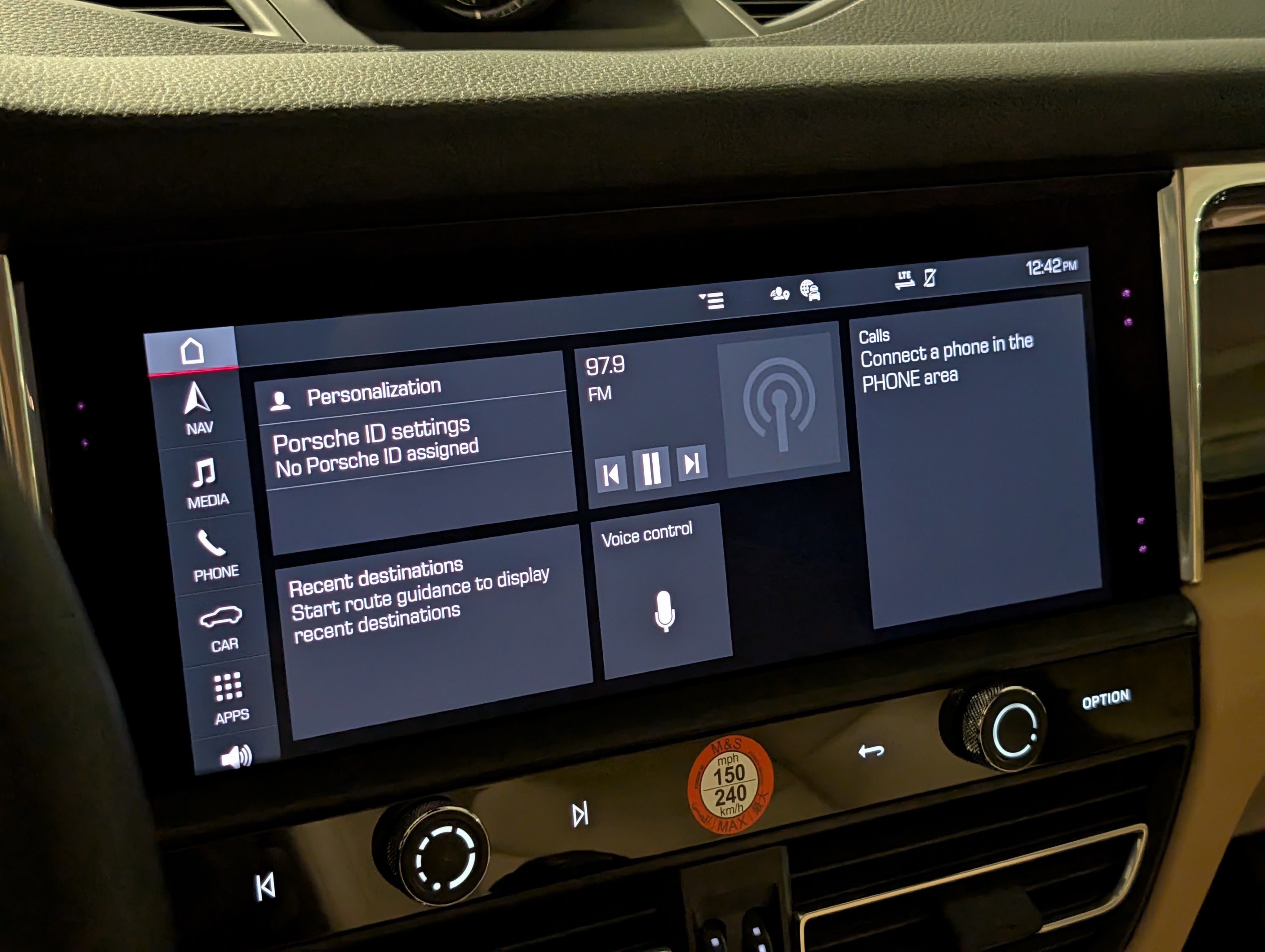 Used 2025 Porsche Macan image 35