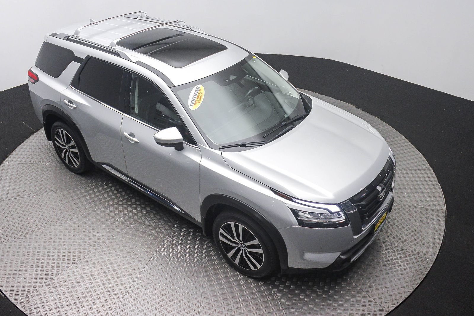 Used 2023 Nissan Pathfinder Platinum AWD/4WD image 3