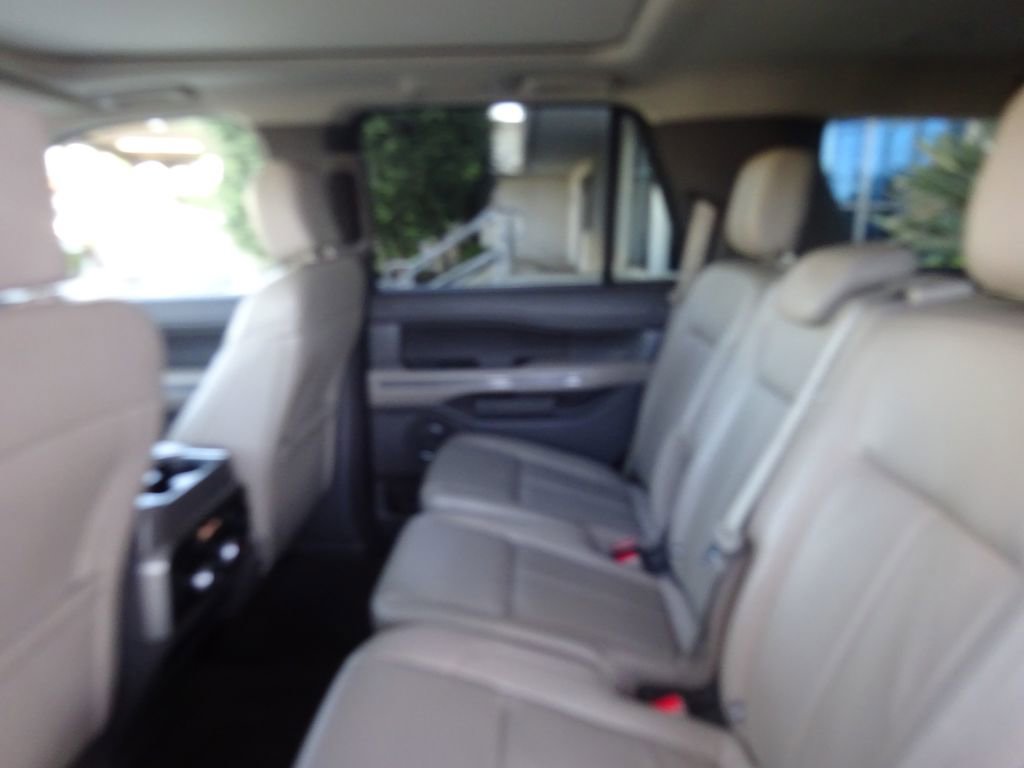 Used 2020 Ford Expedition XLT w/ Equipment Group 202A RWD image 21