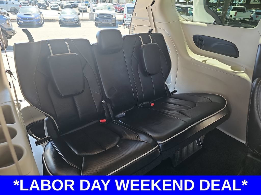 Used 2023 Chrysler Pacifica Limited FWD image 12